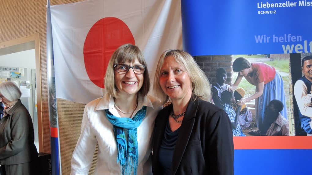 Lisa Brönnimann (rechts im Bild) mit Japan-Missionarin Schwester Priscilla Kunz