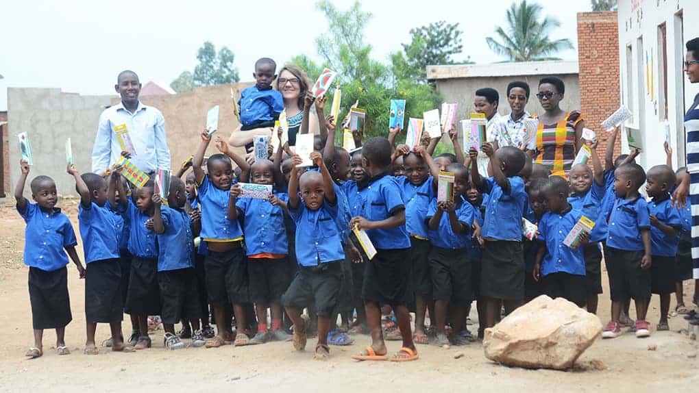 Mit der Initiative „Weltweit Hoffnung schenken" werden unter anderem Kinder in Burundi mit Schulmaterial unterstützt. Foto: Darcy Igirubuntu